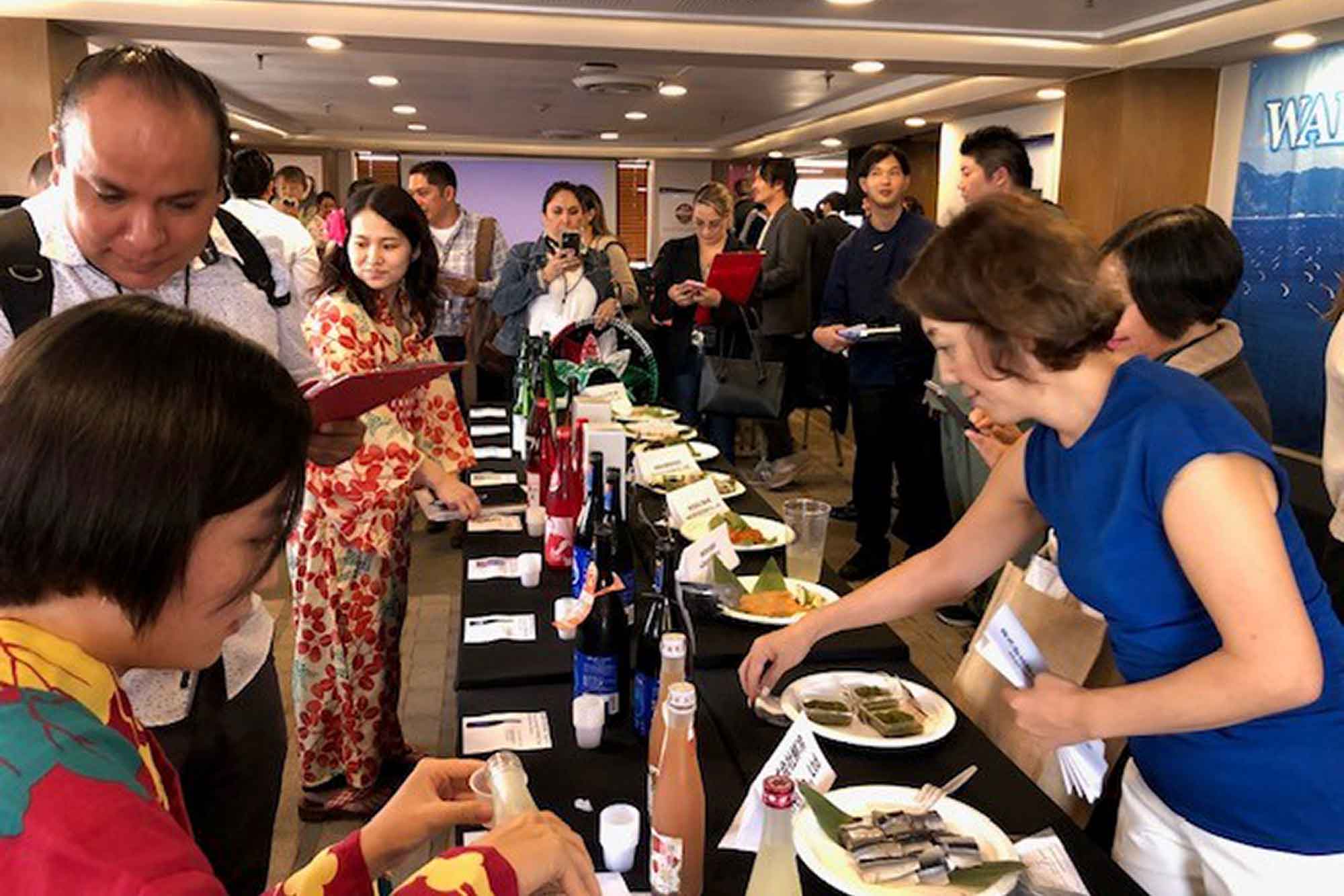東北・常磐の水産品32商品、日本酒40銘柄の試食・試飲会をメキシコで実施(2023年7月)。その他、メキシコの有名ユーチューバーを東北に招いての動画配信、日本とメキシコのオンライン商談なども行っている