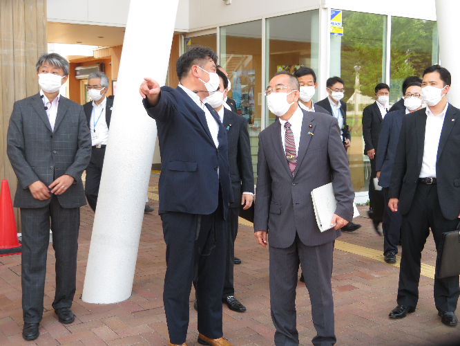 image005.png