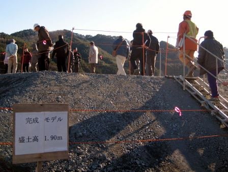 新しい宅地の地盤強度を目で見、足で確かめて（岩手県釜石市）